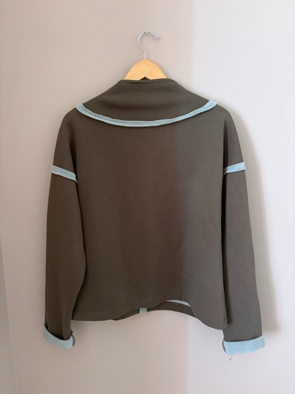 Olive Green Contrast-Trim Snap Pullover Size Medium - Picture 4 of 4